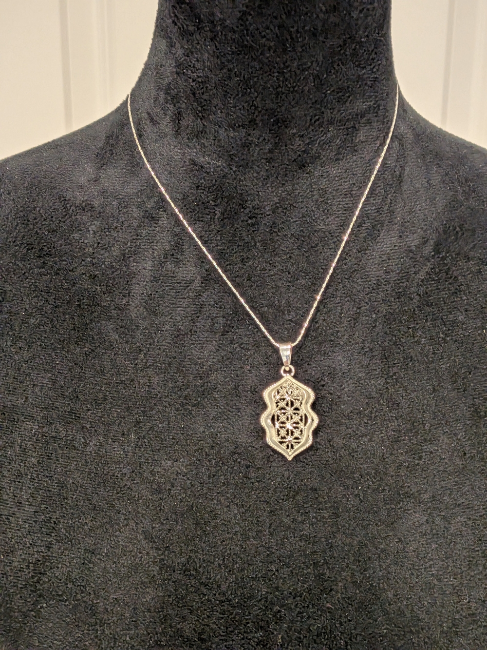 Vintage 2007s Intricate Silver Filigree Pendant Necklace10.5"  - Silver Pendant